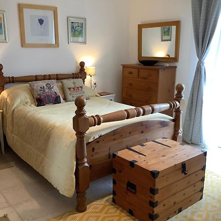 St Pasha Hotel Paillé Kültér fotó
