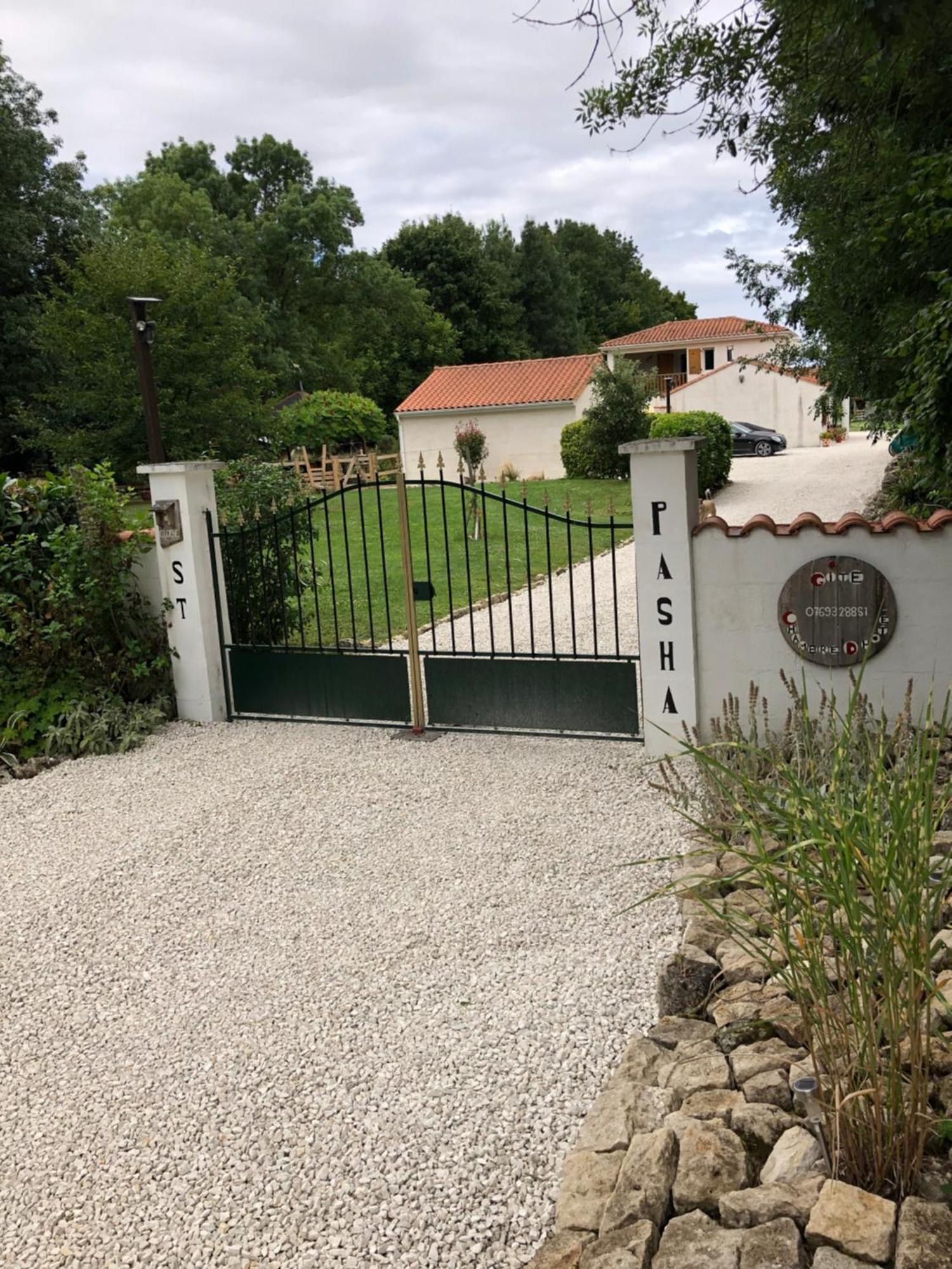 St Pasha Hotel Paillé Szoba fotó